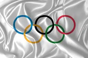 Quelle est la signification des cinq anneaux olympiques ?